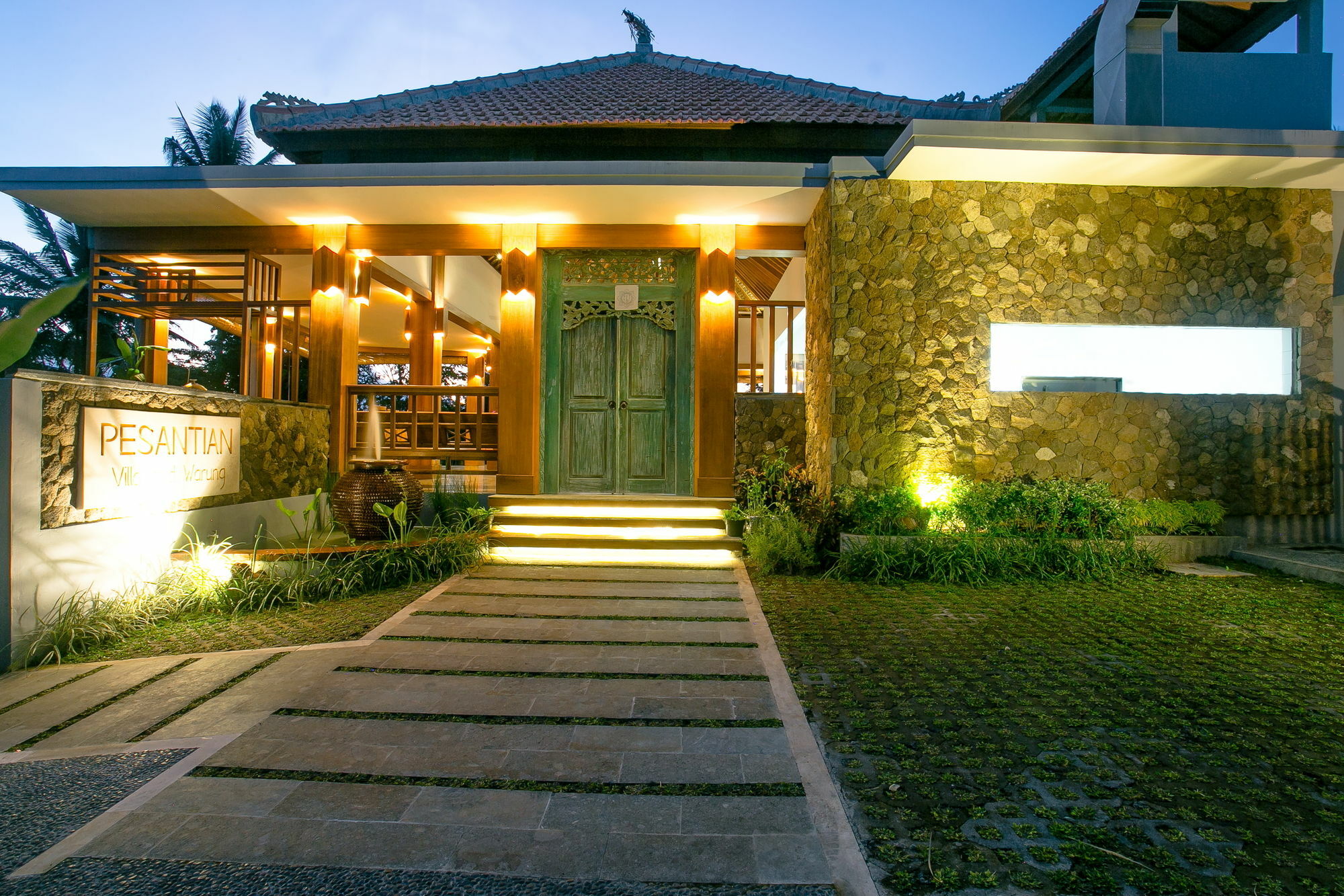 Pesantian And Warung 4*
